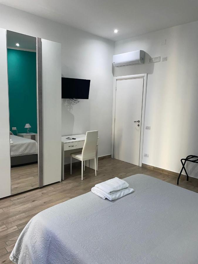 Dormire A Napoli Centro Holiday House Casa Vacanza Zewnętrze zdjęcie