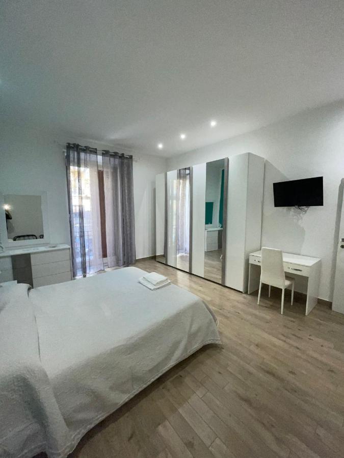 Dormire A Napoli Centro Holiday House Casa Vacanza Zewnętrze zdjęcie