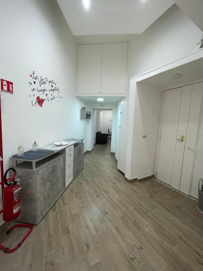 Dormire A Napoli Centro Holiday House Casa Vacanza Zewnętrze zdjęcie