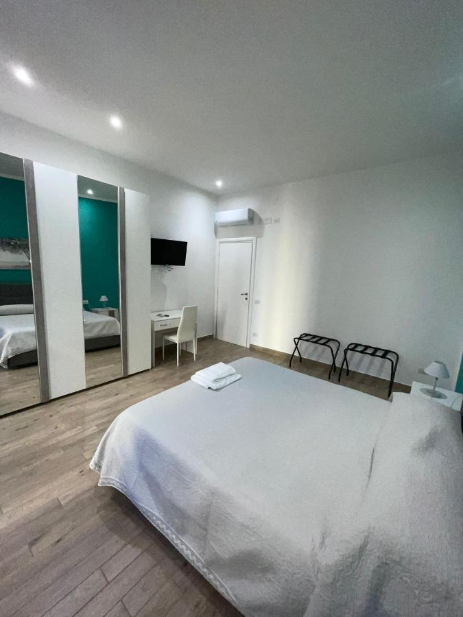 Dormire A Napoli Centro Holiday House Casa Vacanza Zewnętrze zdjęcie