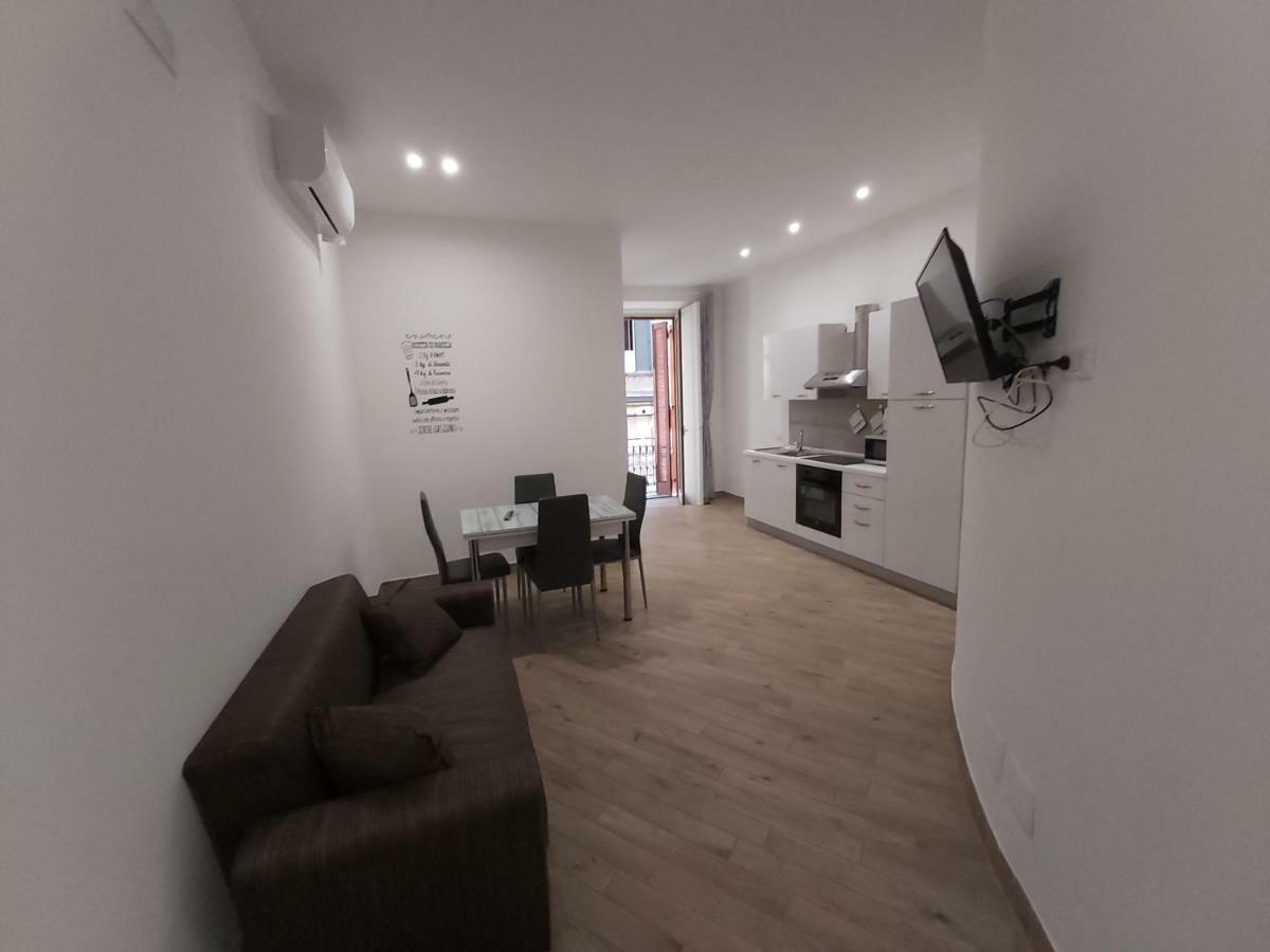 Dormire A Napoli Centro Holiday House Casa Vacanza Zewnętrze zdjęcie