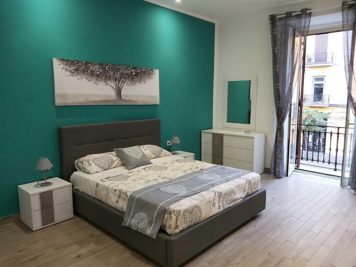 Dormire A Napoli Centro Holiday House Casa Vacanza Zewnętrze zdjęcie